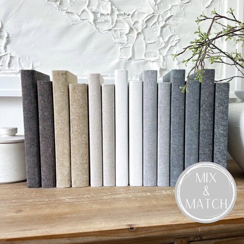 Livres décoratifs, livres pour décor d’étagère, livres décoratifs recouverts de lin Mix & Match, décor moderne, décor d’étagère neutre, livres de créateurs