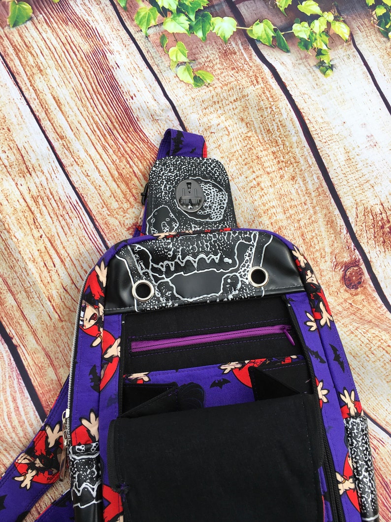 Mistress of the Dark Elvira Park Hopper Speedwell Side Sling Bag