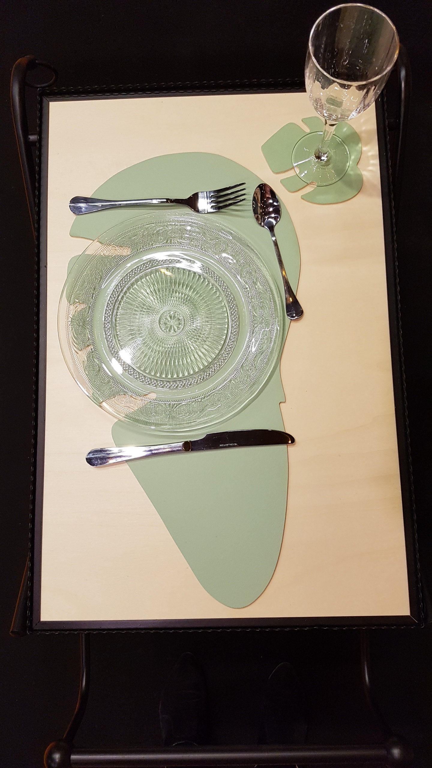 Set de Table en Bois Peint Forme Feuille Bananier