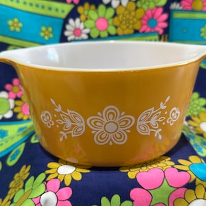 Vintage Pyrex Butterfly Gold #473 Casserole Dish, 1 Quart, with Side Handles, Beautiful Conditon!