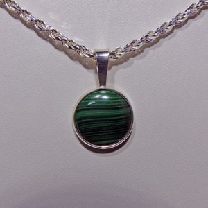 Malachit- & Silberanhänger, natürliches rundes Cabochon 16 mm, Bezel Cup-Montage, massiv 925 Sterling