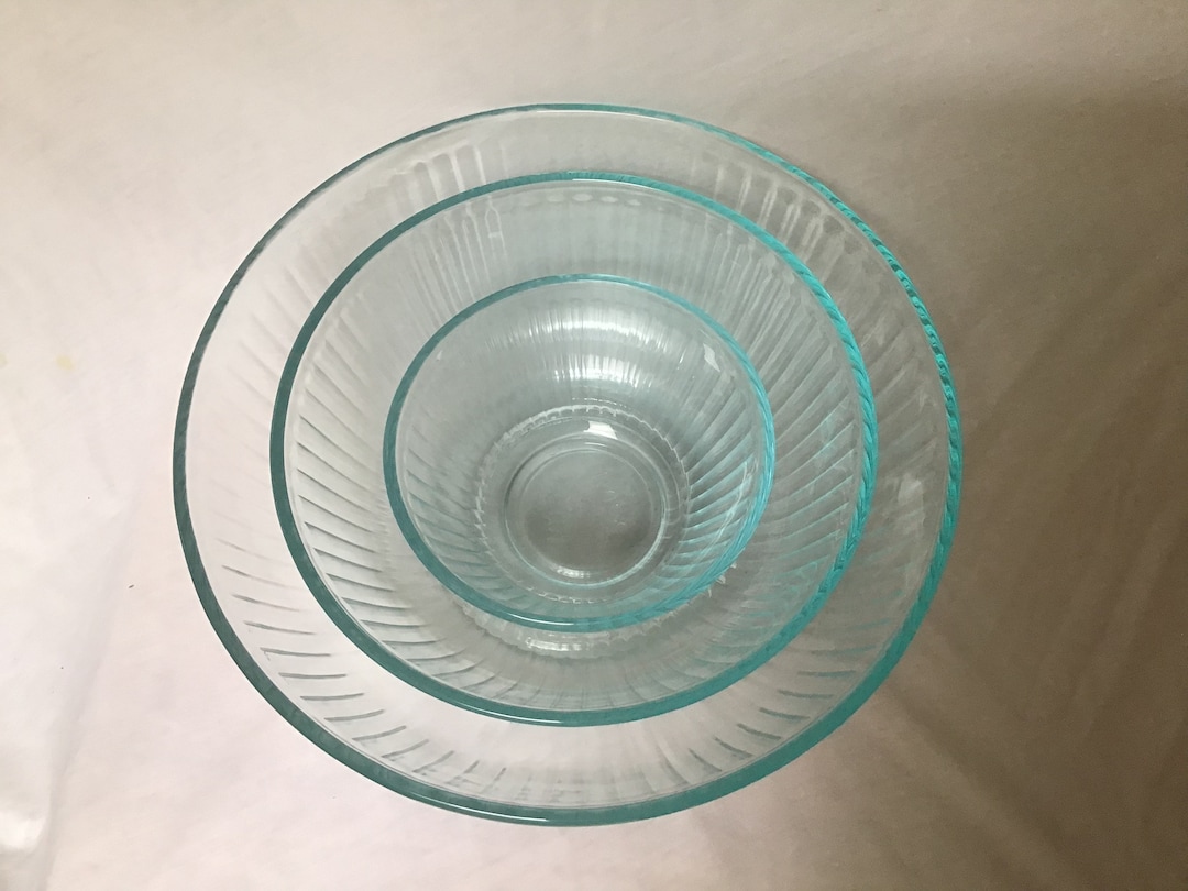 Set of Vintage Pyrex Basket Weave Clear Glass Lidded Nesting Mixing Bowls  Small Mixing Bowl 1.5L 323 0 Large Pyrex Bowl 2.5L 325 USA 3 