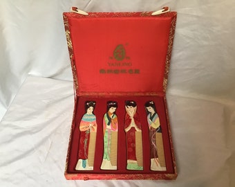 Vintage Set Of 4 Lacquered Wood Combs Hand Painted Comb Yanling Combs in Box