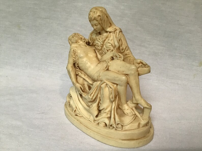 Vintage Pieta Michelangelo Pieta Resin Statue image 3