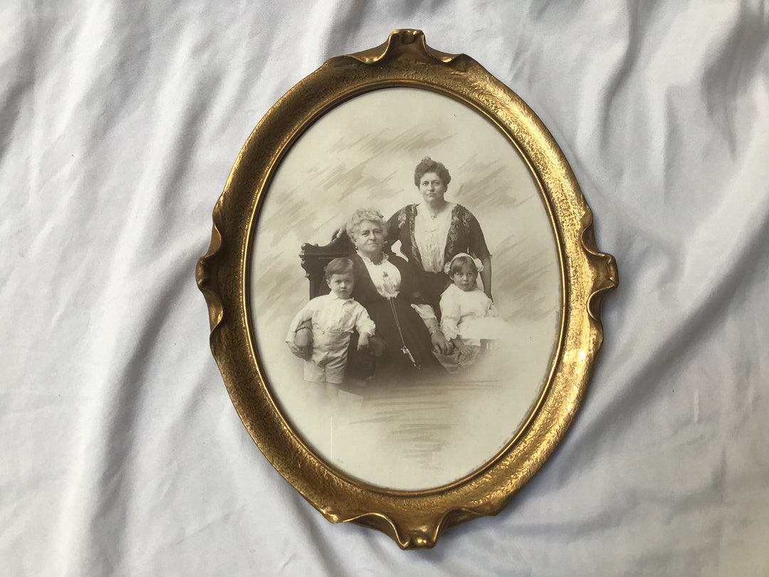 Vintage Gilt Oval Picture Frame T. Eaton Co. With Vintage Photo Ornate