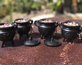 Cauldron Soy Candle, Triple Moon, Triquetra, Pentacle, Ritual Candle, Rose Petals, Crystal Candle, Quartz Point Crystal, Intention Candle