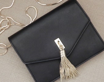 Vintage black clutch purse/handbag which features a gorgeous gold tone tassel, stylish hand bag, evening hand bag, cocktail purse.