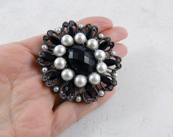 Vintage brooch, large black and white floral brooch with faux pearls, black bevelled beads on a decorative silver tone base, retro brooch.