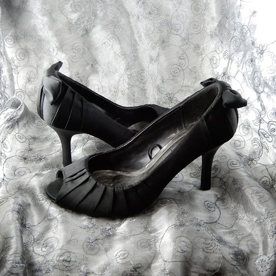 Vintage Black Stiletto Heels Peep Toe 