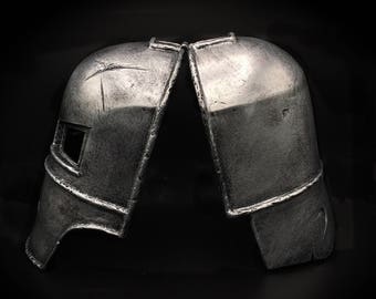 Iron man helmet Mark1 Life-size scale by fully detail and paint to look like real steel by add some battle damage for collectable or cosplay