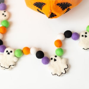 Halloween garland, felt garland, Halloween bunting, Halloween decor, felt ball garland, ghost garland, Halloween felt garland, ghost decor