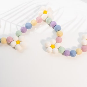 Daisy garland, felt ball garland, felt daisy, daisy decor, felt ball decor, felt garland, summer garland, summer tiered tray, spring decor
