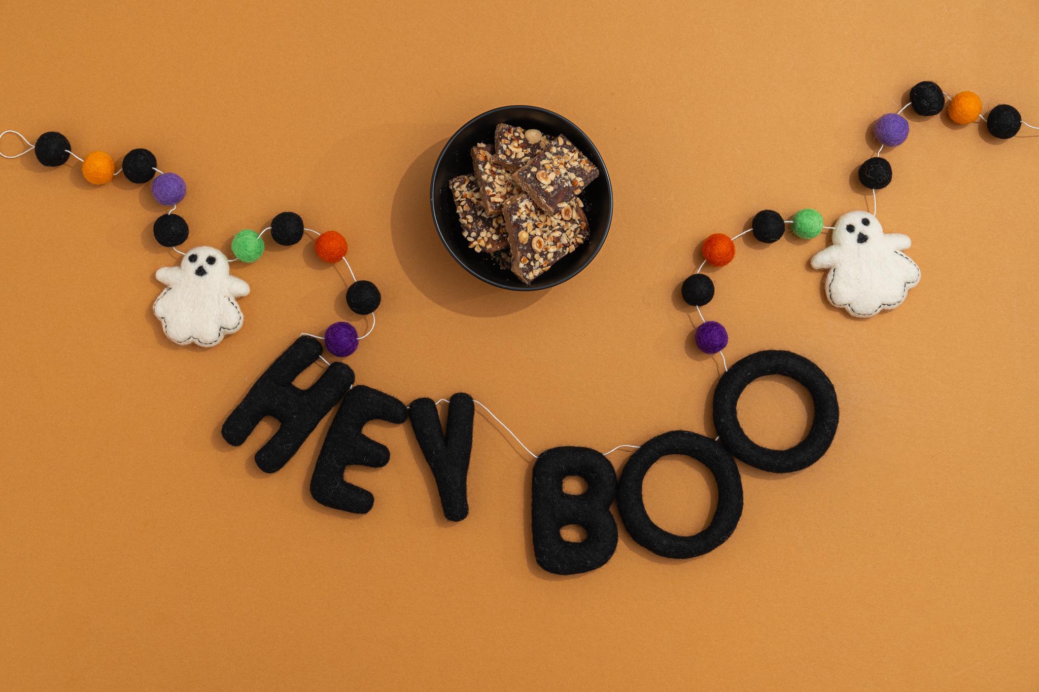Ghost garland, Halloween garland, Hey Boo, ghost decor, tiered tray decor, shelf garland, fireplace bunting, modern ghost, trick or treat
