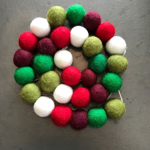 Guirnalda navideña de bolas de fieltro, decoración navideña para repisa, rojo, blanco y verde