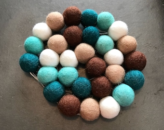 Felt ball garland, pom pom garland, felt ball decor, pom pom decor, mantel decor, pom pom nursery, felt ball garland nursery, nursery decor