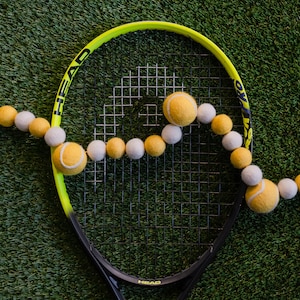 Tennis Girlande aus Filz: Benutzerdefinierte Teamfarben, Sport-Party-Dekor