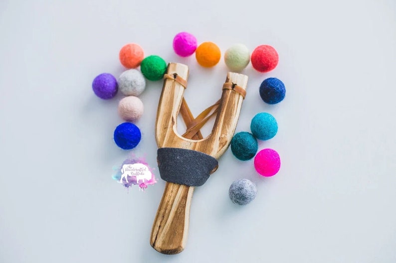 Slingshot, wood slingshot, slingshot felt ball, felt ball ammo, felt balls, slingshot kit, gift for kids, stocking stuffer, wooden toy, poms