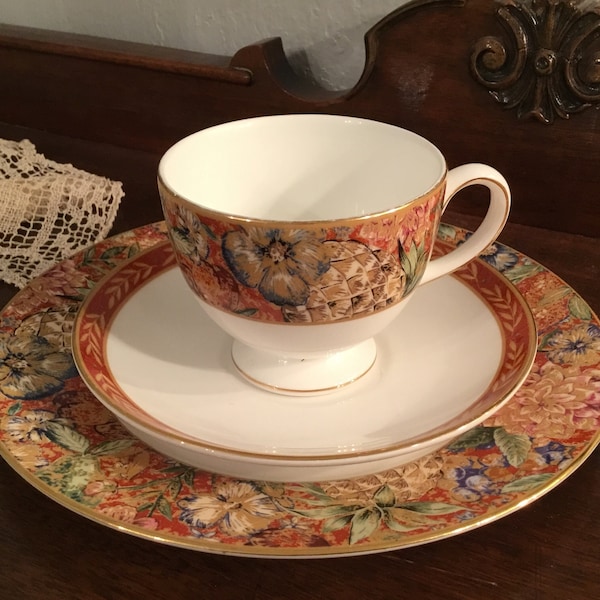 Wedgwood "AUGUSTUS" BICENTENARY CELEBRATION Tea set Trio. Tea cup, saucer and sandwich/cake plate. Exotic decor, white porcelain, gold trim