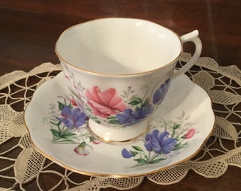 ROYAL ALBERT &quot;Sweet PEA&quot; Cup and Saucer vintage set, English china from the 50&#39;s