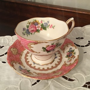 ROYAL ALBERT &quot;Lady CARLYLE&quot; Cup and Saucer vintage set from the 50&#39;s English china