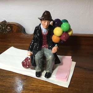 FIGURINE BALLOON MAN  English Royal Doulton Series H.N. 1954  glazed in beautiful vibrant colors from the Series Balloon Sellers