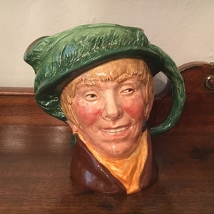 Caractère Jug ROYAL DOULTON « ARRIET » D6208 Fabriqué en Angleterre Grande Taille 6 1/2 pouces