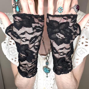 Handmade Womens Gift Gothic Lace Gloves Wrist Length Arm Covers Goth Arm Warmers Floral Arm Bands Black Bridal Gloves Wedding TRIXY XCHANGE
