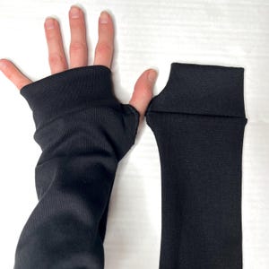 Lange Schwarze fingerlose Handschuhe Baumwollgewebe Rippenstrick Armstulpen Weiße Armstulpen Armstulpen Armstulpen Armstulpen TRIXY XCHANGE Bild 3