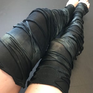 Calzini da zombie per costume horror da donna Leggings insanguinati Calzini al ginocchio da mummia Scaldamuscoli avvolgenti Coprigambe neri Calze autoreggenti - TRIXY XCHANGE