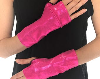 Guanti rosa effetto lattice argento, guanti in vinile nero, guanti senza dita, polsini corti, lucido effetto macchia d'olio, costume da supereroe Cyber - TRIXY XCHANGE