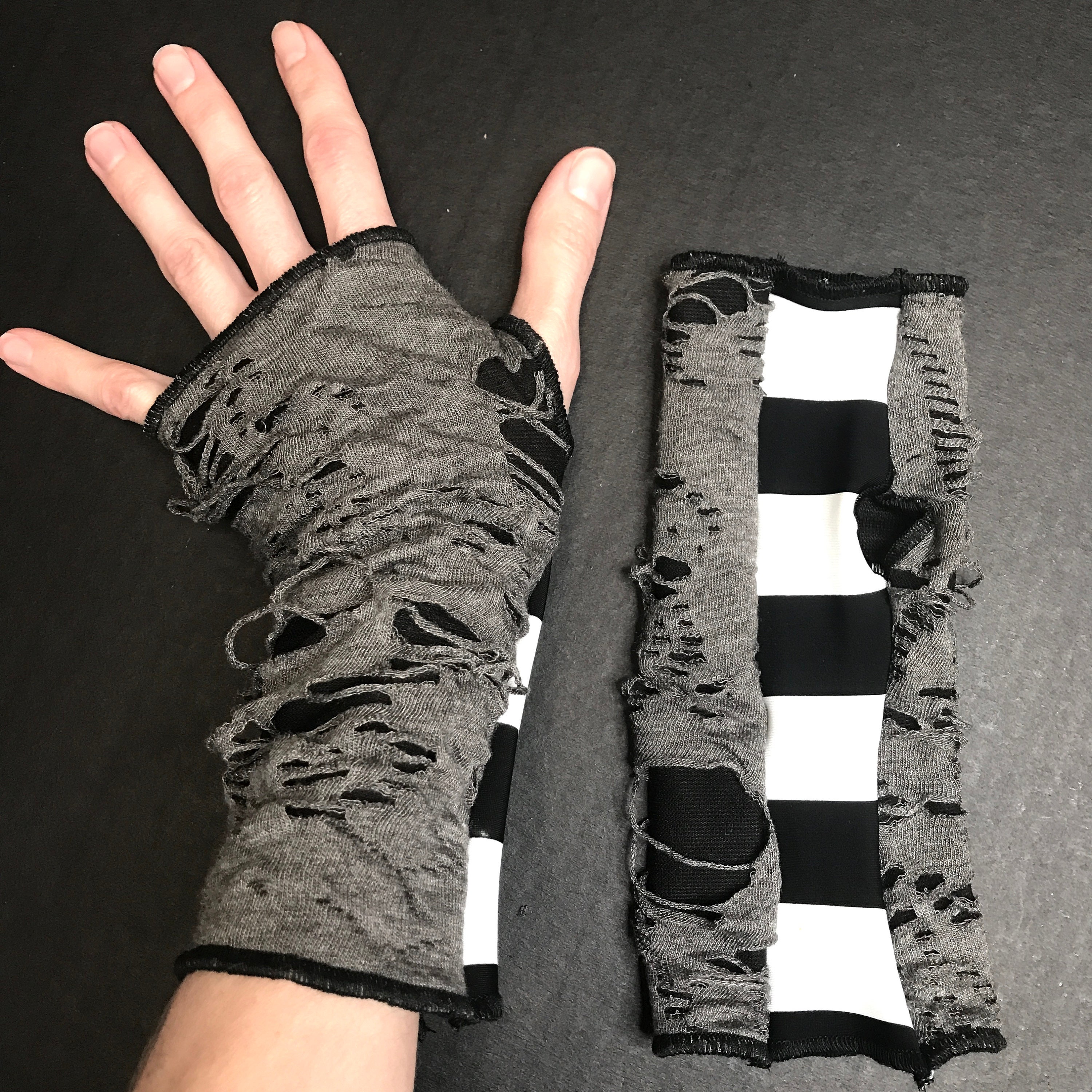 TRIXY XCHANGE - Mens Upcycled Gloves Striped Hand Warmers Gray
