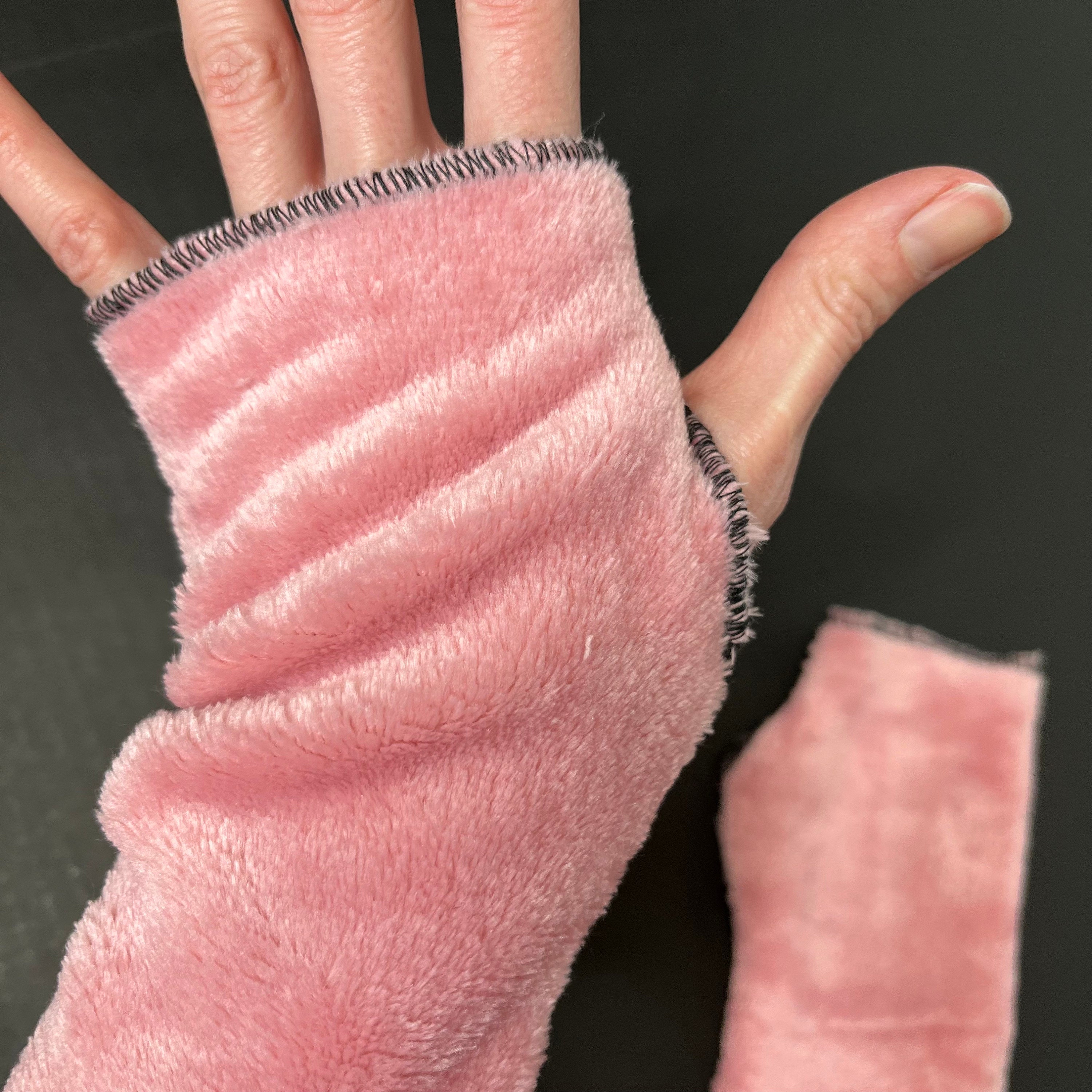 2 Paia Scaldamani Da Donna In Maglia Morbida – Guanti Senza Dita Con Foro Pollice E Decorazione In Pelliccia - 4