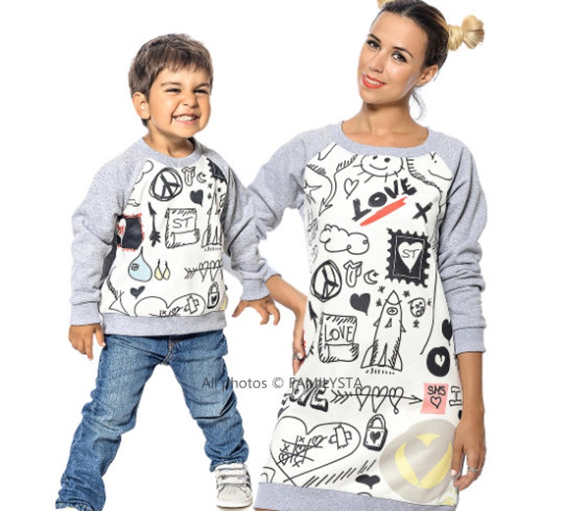 Moms boys toys. Семейные толстовки принт пираты. Jumper moms.