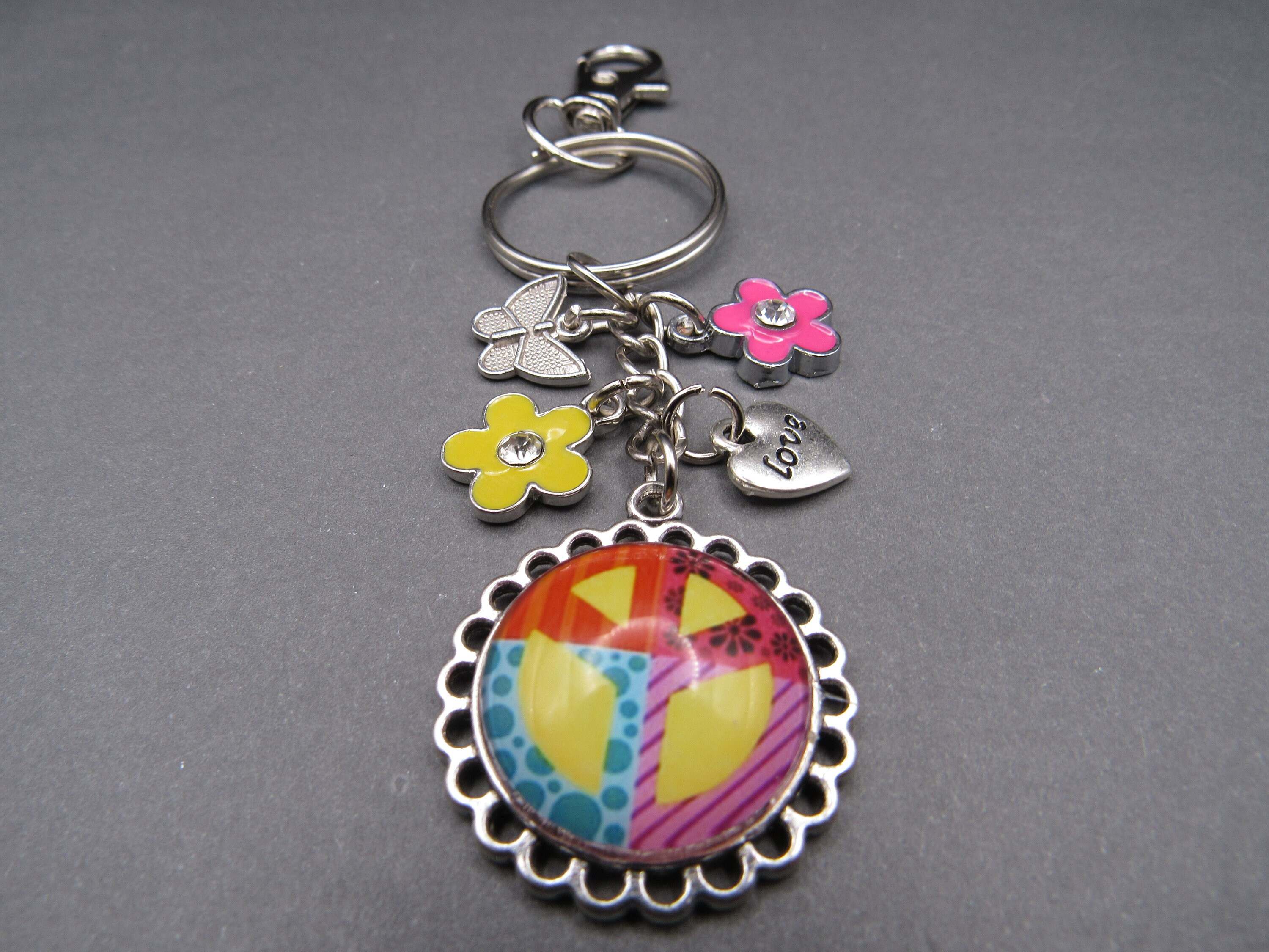 iggy nyc 粘り強く flower keychain