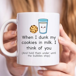 Wenn ich meine Kekse in der Milch tauche, denke ich an Sie Becher Lustige Tasse Lustige Geschenke Geschenke für sie Geschenke für ihn