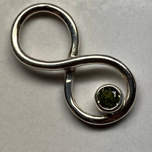Colar Argentium Silver Infinity com Peridoto