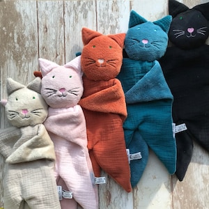Doudou chat personnalisé, cadeau de naissance personnalisable, doudou chat noir