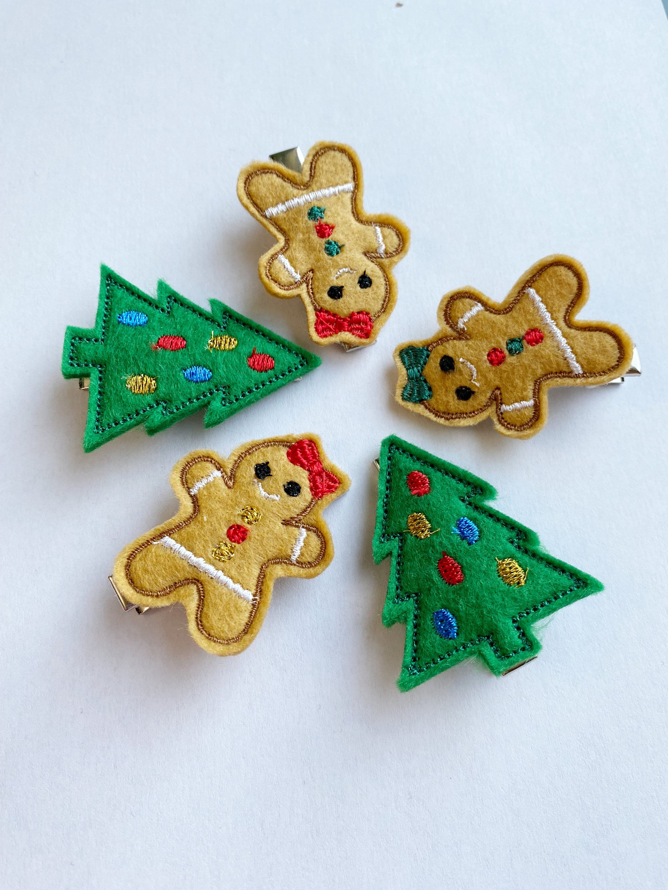 Weihnachts-Haarspangen Set – 2 Stück, Lebkuchenmann & Rentiergeweih, Für Frauen & Mädchen, Festlicher Haarschmuck