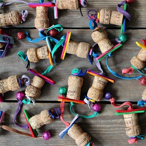Kattenspeelgoed - Kattenspeelgoed van honingbijkurk (4 stuks). Kattentoverstafspeelgoed, kattenspeelgoed voor binnenkat, kattenspeelgoed voor buiten, hangend kattenspeelgoed, kattenvermaakspeelgoed, cadeau