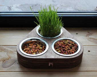 Voerbakken voor katten: stevige driehoekige standaard. Moderne kattenbak, kattenmeubels, luxe voerbak voor huisdieren, moderne voerbak, voerbak, kattenvoerstandaard