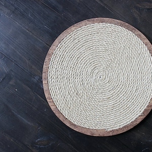 Cat scratcher - Round Scratching Pad. Cat scratch, cat futniture, best cat scratching post, cat accessories, cat scratching pad.