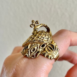 Goldener Pfau Ring, handgemachter Pfau Schmuck aus Messing.