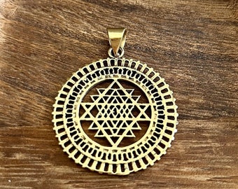 Sri Yantra, Shri Yantra, Shree Yantra Pendant, Sacred geometry Sri Chakra Jewelry