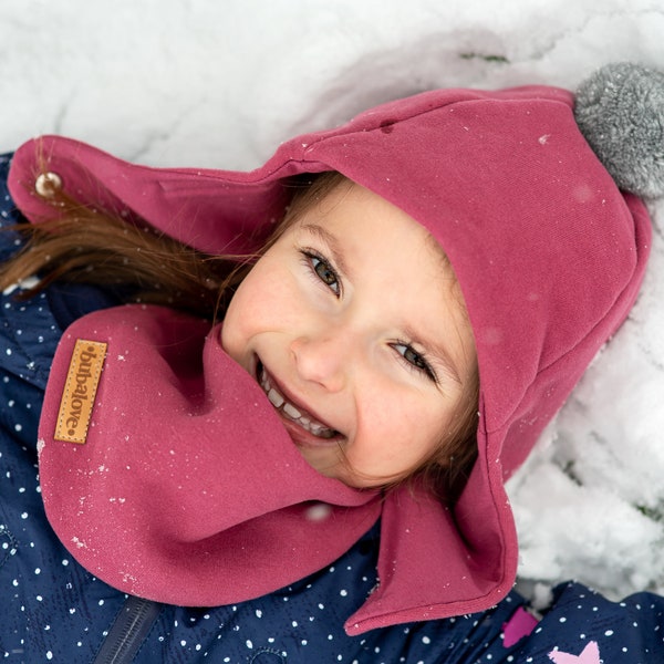 ENSEMBLE. Bonnet d'hiver pour enfant en coton avec pompon et écharpe. Chaleureux et confortable.