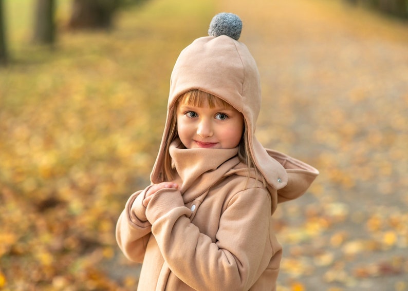 SET. Bonnet d'hiver pour enfants avec pompon et écharpe Beige + grey pompom