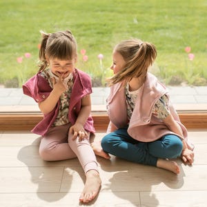 Girls&#39; Knitted Hoodie Vest: Dark Pink Cotton Blend Waistcoat