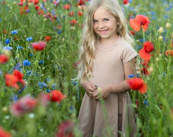 Ausgestelltes Kinderkleid aus Baumwolle