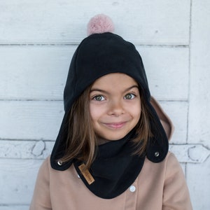 SET. Bonnet d'hiver pour enfants avec pompon et écharpe Black + pink pompom