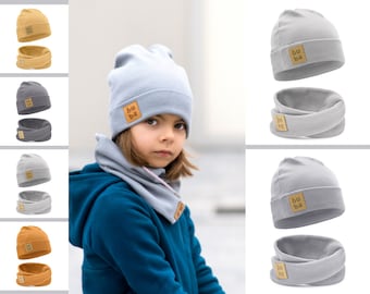 SET. Spring/autumn children's cap and loopschal.