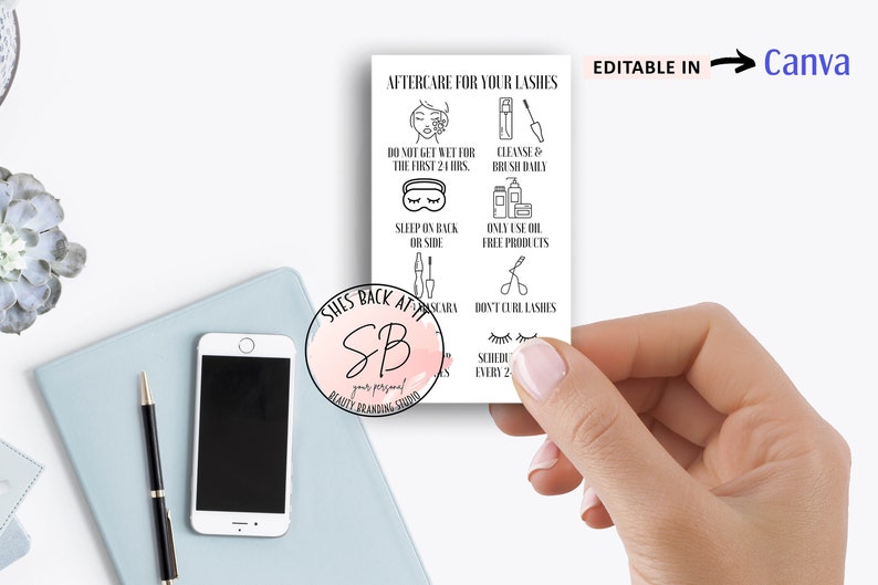 Puede incluir: Una lista de verificaci&oacute;n imprimible en blanco y negro con instrucciones para el cuidado posterior de las pesta&ntilde;as. El texto incluye "Aftercare for your lashes", "Do not get wet for the first 24 hrs", "Cleanse & brush daily", "Sleep on back or side", "Only use oil free products", "Don't curl lashes", y "Schedule every 2". El texto "Editable in Canva" tambi&eacute;n est&aacute; incluido.